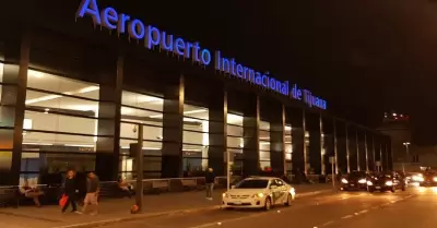 Aeropuerto Internacional de Tijuana Noche