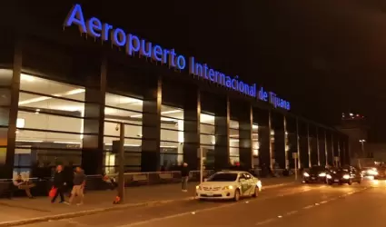 Aeropuerto Internacional de Tijuana Noche