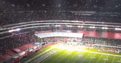 Grupo Firme, abucheados en el medio tiempo del Cardinals vs 49ers en el  Estadio Azteca