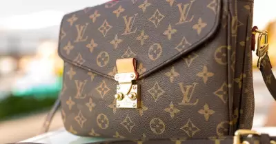 Empresa rifa bolsas Louis Vuitton en la posada y se vuelve viral - Uniradio  Informa