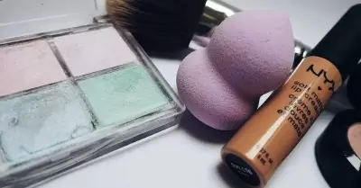 Kit de maquillaje básico que toda mujer debe tener en su bolsa