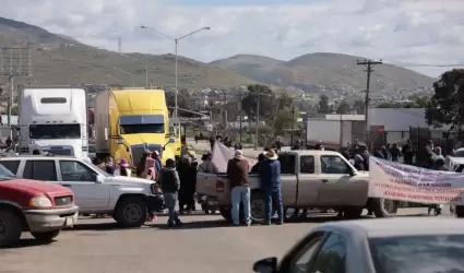 Bloqueos de vialidades principales como la carretera libre Tijuana-Tecate