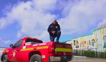 Bomberos de Tijuana Muro fronterizo