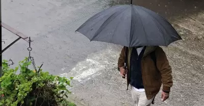 Señor con paraguas