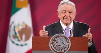 Presidente Andrés Manuel López Obrador pulgares arriba