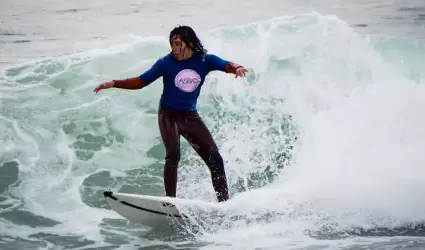 Emiliano M�ndez Rosas, campe�n nacional de surf bajacaliforniano