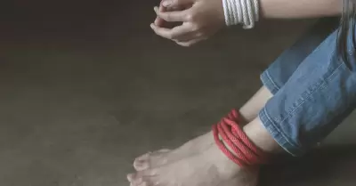 Mujer amarrada de pies y manos por secuestro