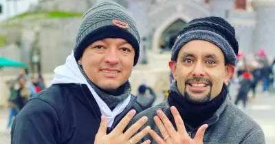 Juan Ángel y Erick Amaya se comprometieron frente al castillo de la Bella Durmie