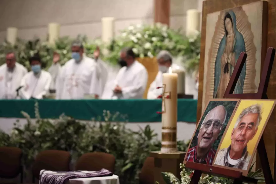 Misa en honor a los padres Javier Campos Morales y Joaqun Cesar Mora Salazar, asesinados en Chihuahua
