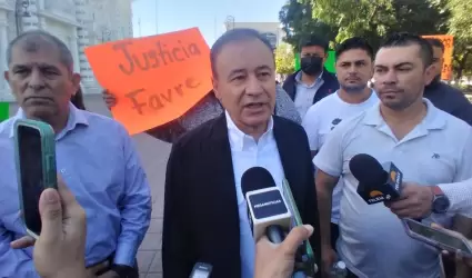 Gobernador atiende a manifestantes que piden justicia para familia atropellada