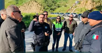 Desvo de carriles y contra flujo en la carretera hacia Playas de Tijuana