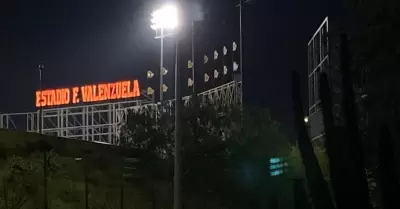 Colocan letras con nombre al interior del Estadio Fernando Valenzuela