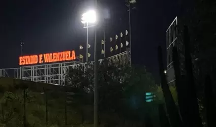 Colocan letras con nombre al interior del Estadio Fernando Valenzuela