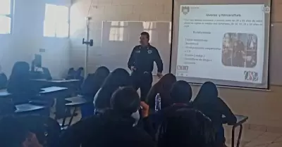 Expone Policas Municipales de la narcocultura a estudiantes