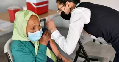 Vacunacin a adultos mayores
