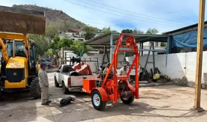 Maquinaria para ayudar en mantenimiento a la red de drenaje de Guaymas