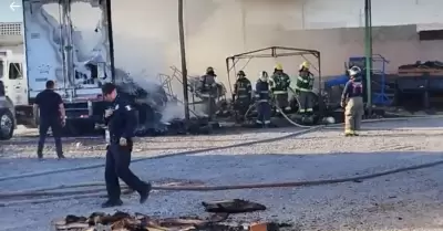 En el sitio se gener� una gran columna de humo blanco