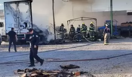 En el sitio se gener� una gran columna de humo blanco