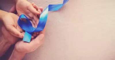 List�n azul en honor al Mes de la prevenci�n del abuso infantil