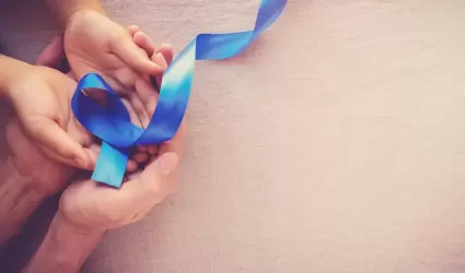 List�n azul en honor al Mes de la prevenci�n del abuso infantil