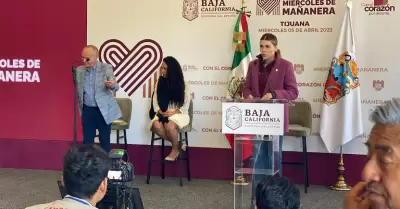 Marina del Pilar junto a Eva Linda Marr�n Directora General de la Conavic y el 