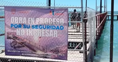 Turistas ingresan al muelle en rehabilitaci�n