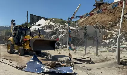 Limpieza del colapso para reapertura del bulevar Cuauht�moc Sur