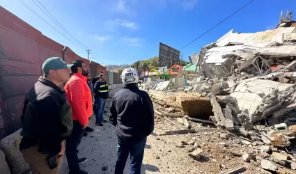 Limpieza del colapso para reapertura del bulevar Cuauhtémoc Sur