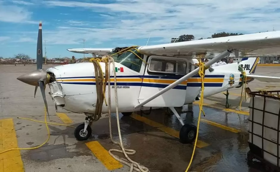 Avioneta Cessna matrcula XB-PB que se desplom sobre el canal de navegacin en Mazatln