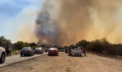 Se presenta incendio en la carretera Hermosillo-Mazatán