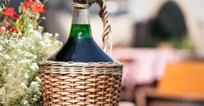 El botell�n verde oscuro conten�a el entierro aperlado