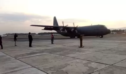Avión de la Fuerza Aérea Mexicana trasladó los cuerpos de 17 migrantes que falle