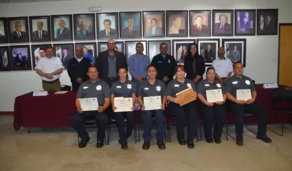 Primera Generaci�n de Param�dicos Sin Fronteras