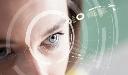Concepto de reconocimiento del iris. Equipo inteligente compatible con los ojos