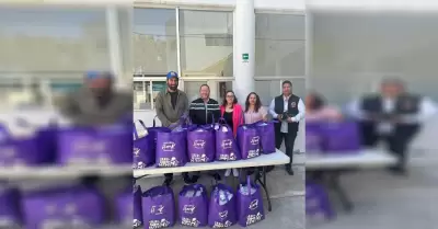 Entrega de los kits "S�per Mam�".