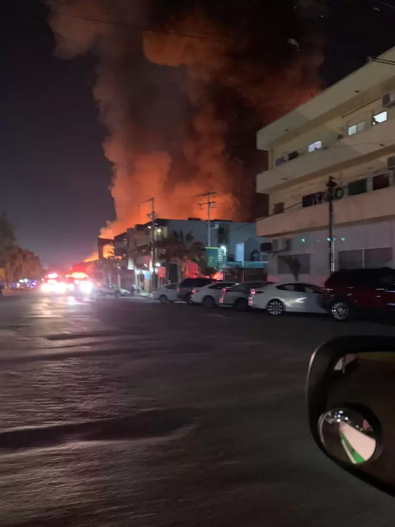 Incendio en muebler�a La Malinche