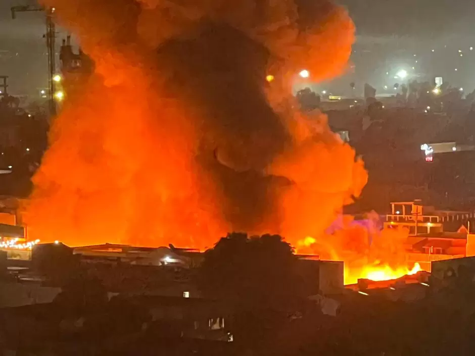 Incendio en muebler�a La Malinche