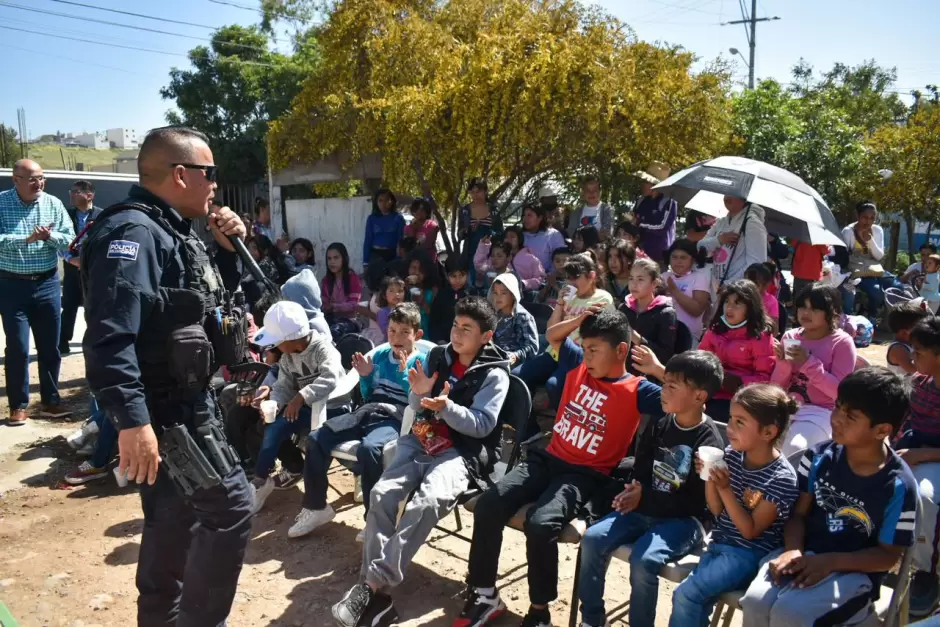 Festejo a nios en Centro Comunitario Lagunitas