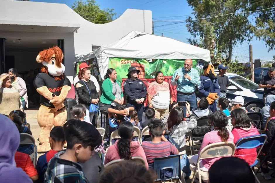 Festejo a nios en Centro Comunitario Lagunitas