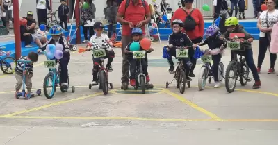 Paseo ciclista a ni�as y ni�os