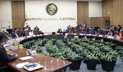 Sesión en el Instituto Nacional Electoral.