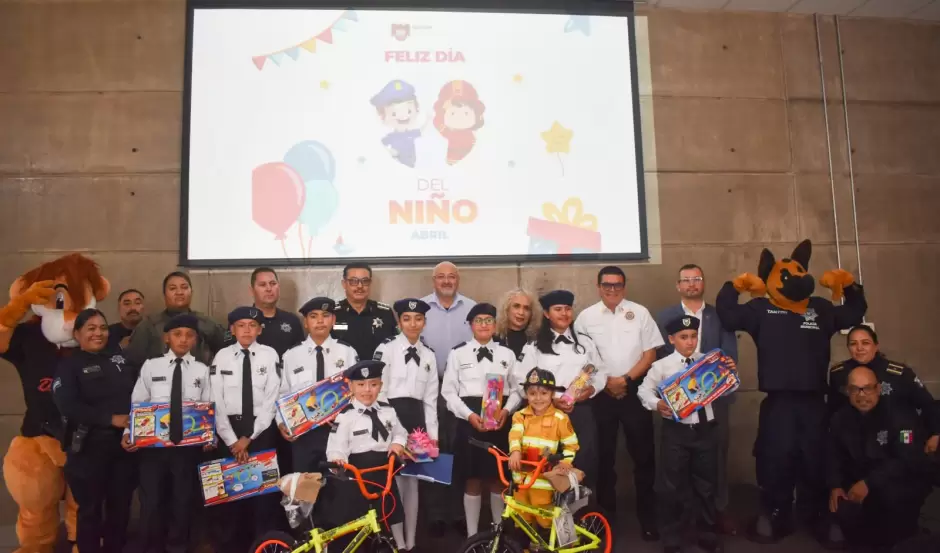 Celebraci�n del d�a del ni�o y ni�a funcionario por un d�a