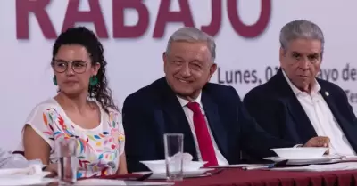 El mandatario estuvo acompa�ado por la secretaria del Trabajo, Luisa Mar�a Alcal