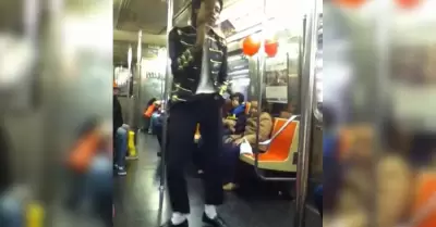 Imitador de Michael Jackson en metro de Nueva York.