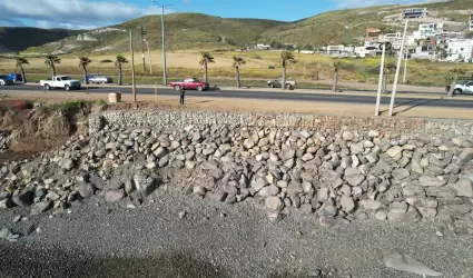 Pedraplén en carretera Tijuana-Ensenada