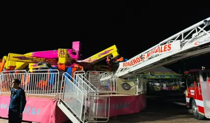 Juegos mecánicos en la Feria de las Flores, en Nogales