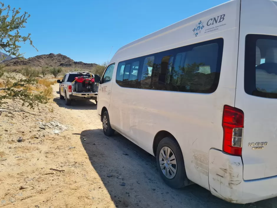 Camioneta Nissan Urvan comprada a sobreprecio por la Comisi�n Estatal de B�squeda de Personas, durante operativo de b�squeda en San Felipe