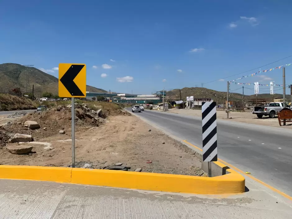 Retorno de corredor Tijuana-Rosarito 2000 a la altura de Valle Bonito