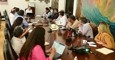 Se rene Gobernador con productores del sur de Sonora