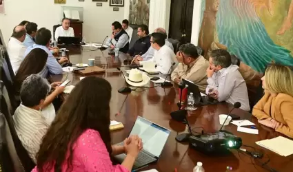 Se rene Gobernador con productores del sur de Sonora
